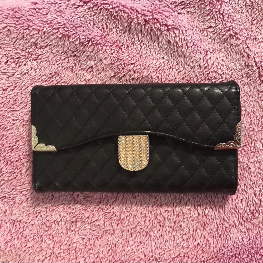 iPhone 7+ black quilted trifold wallet phone case